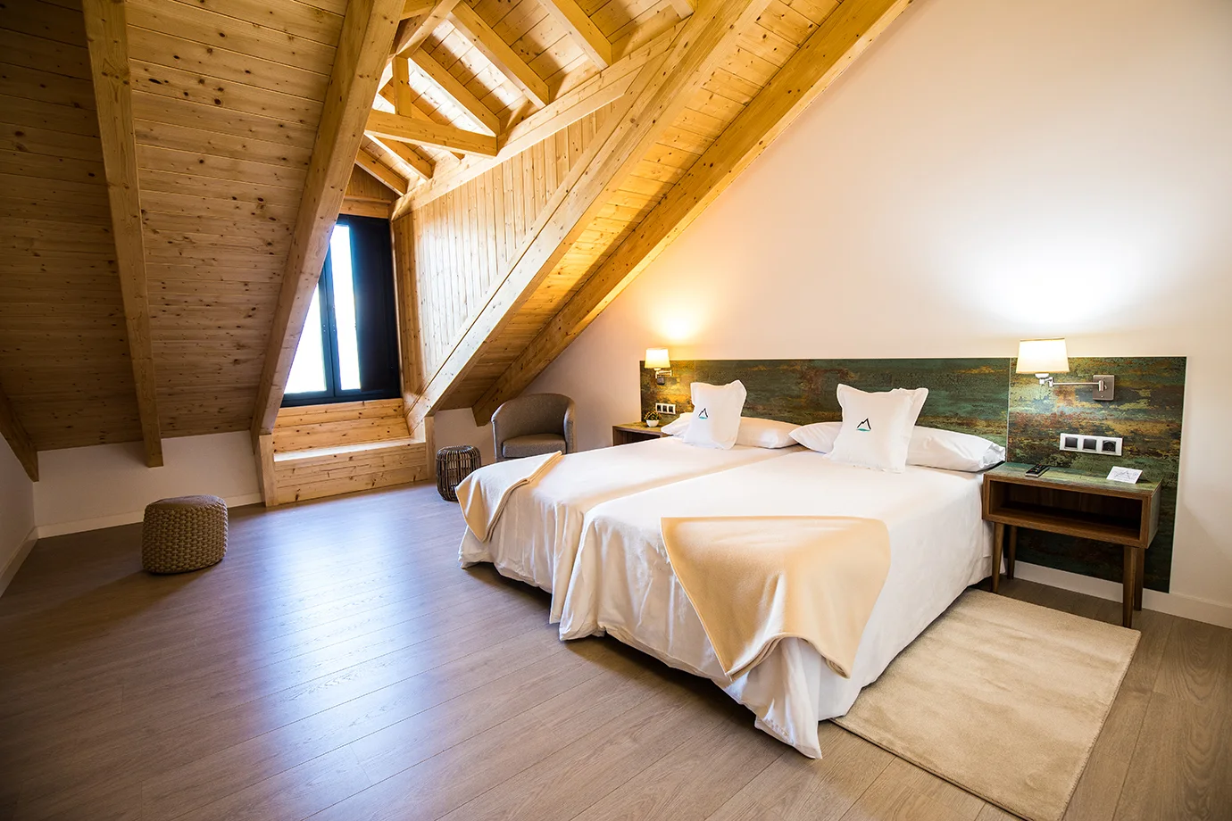 Dormitorio abuhardillado del dúplex